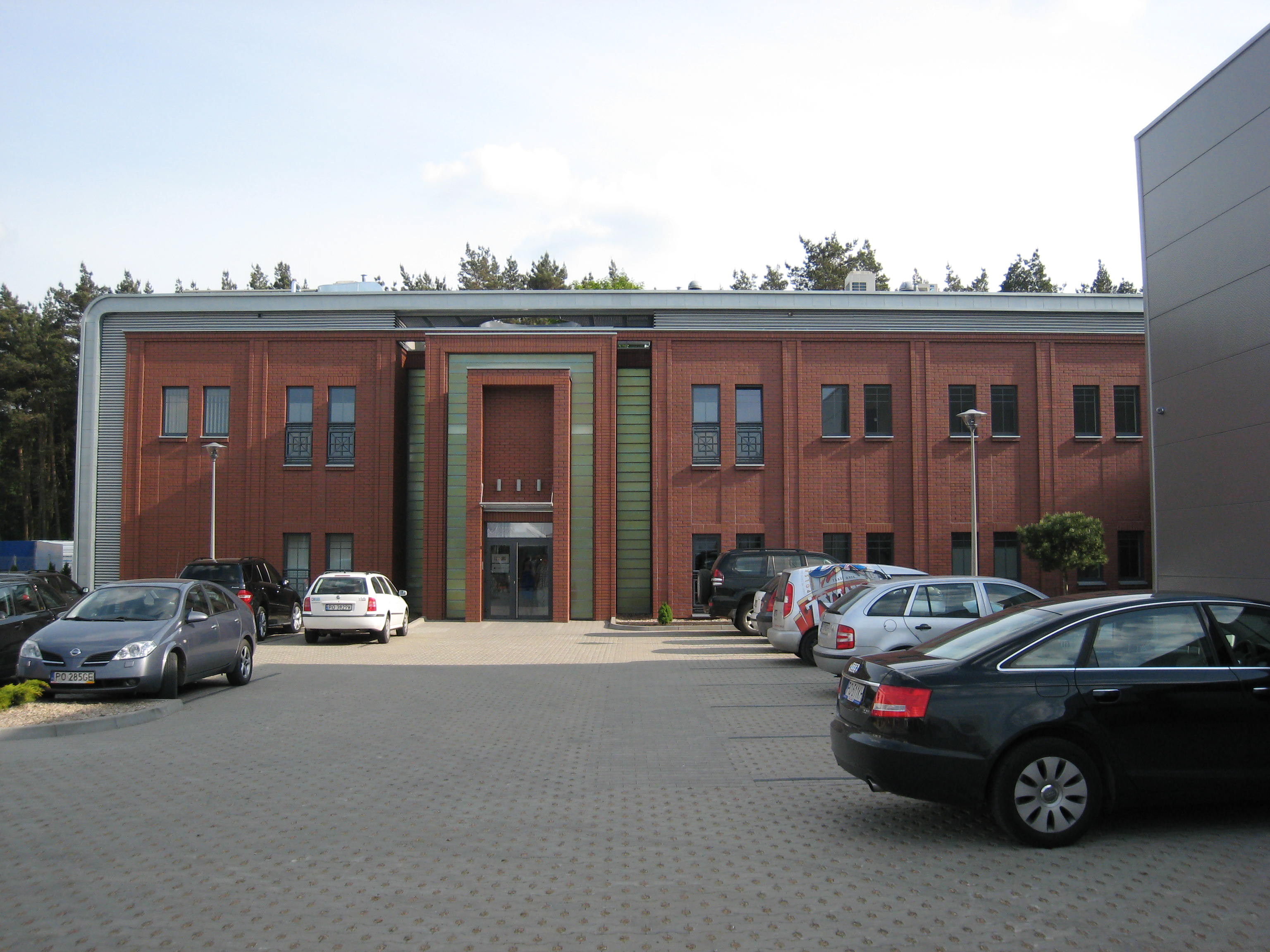Budynek biurowy z częścią magazynową Kadefarm Tarnowo Podgórne